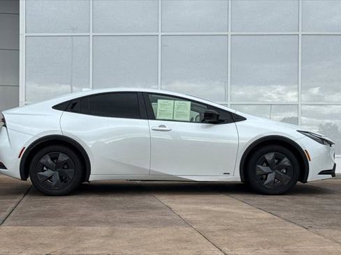 Certified 2025 Toyota Prius LE image 3