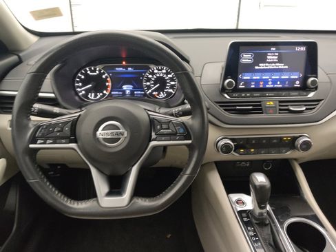 Used 2022 Nissan Altima 2.5 SV w/ SV Premium Package image 22