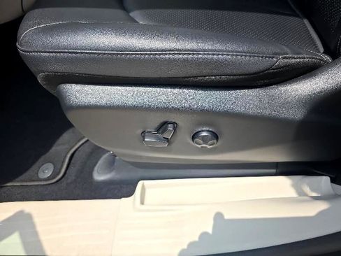 Used 2024 Chrysler Pacifica Touring-L image 20