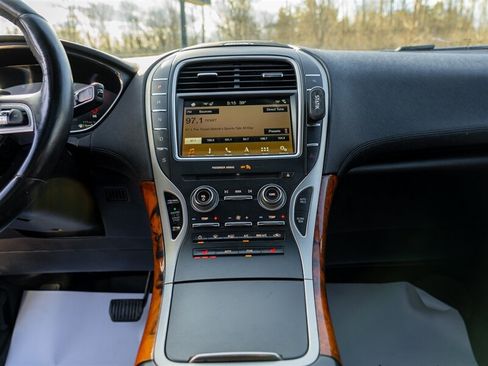 Used 2019 Lincoln Nautilus Select AWD/4WD image 32