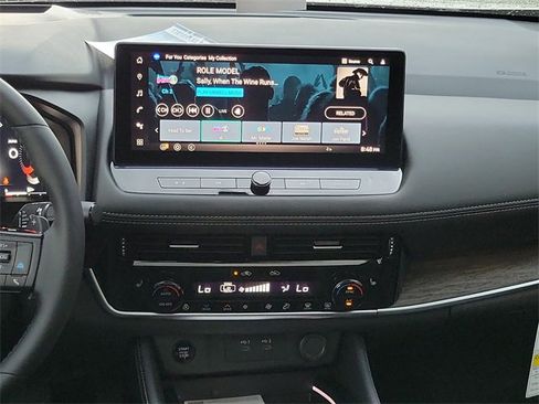 New 2025 Nissan Rogue Platinum w/ Tech Package image 24