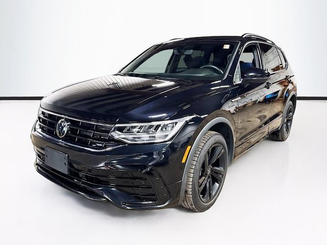 Used 2024 Volkswagen Tiguan SE R-Line AWD/4WD image 3