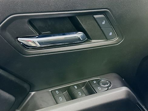 Used 2023 Chevrolet Colorado LT image 15