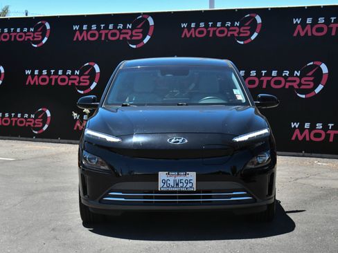 Used 2023 Hyundai Kona SE w/ Cargo Package FWD image 2