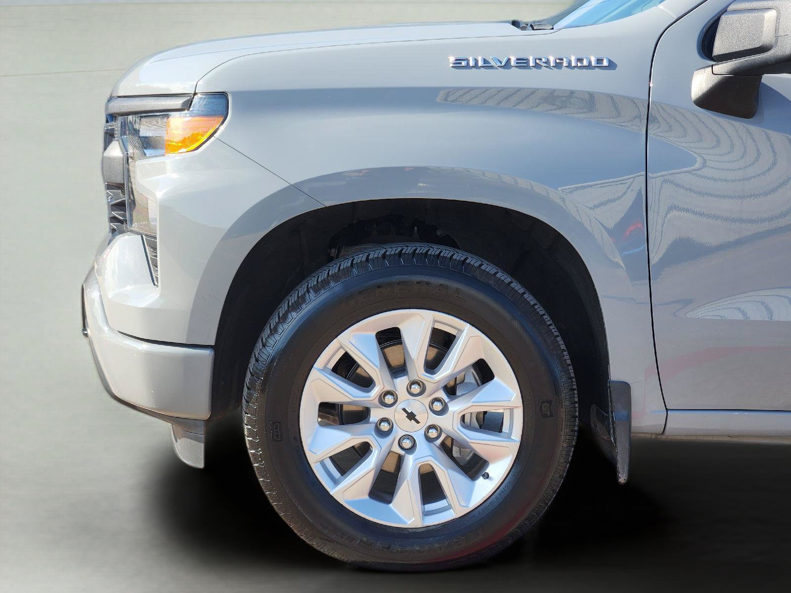 Used 2024 Chevrolet Silverado 1500 Custom RWD image 9