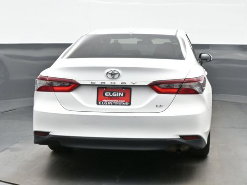 Used 2022 Toyota Camry LE FWD image 5