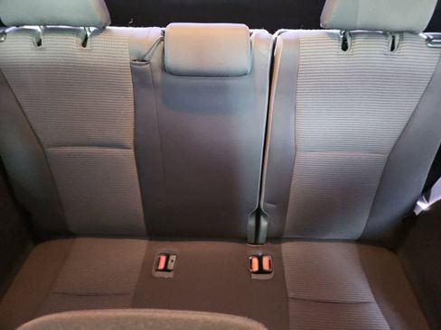 Used 2021 Toyota Highlander LE image 29