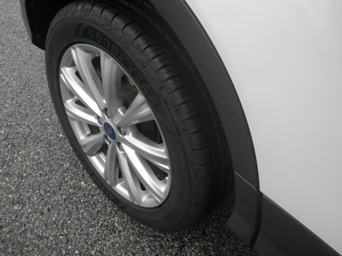 Used 2017 Ford Escape Titanium image 10