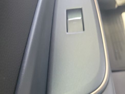 Used 2023 Toyota Crown AWD/4WD image 13