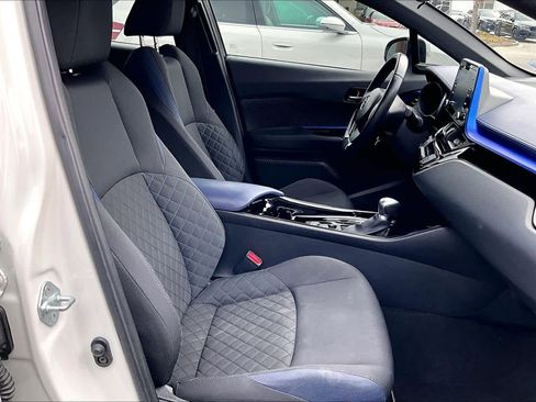 Used 2020 Toyota C-HR XLE image 9