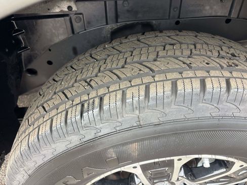 Used 2023 Nissan Titan SV w/ SV Convenience Package image 14