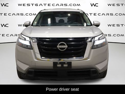 Used 2024 Nissan Pathfinder SV image 4