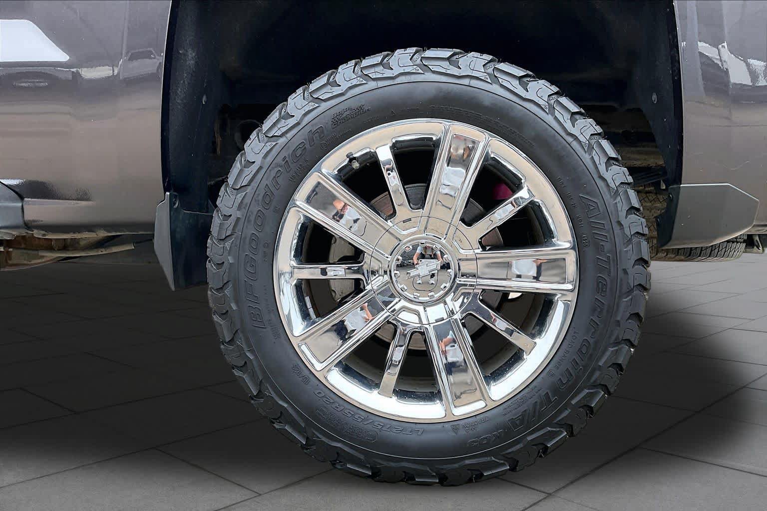 Used 2016 Chevrolet Silverado 1500 LTZ Z71 w/ LTZ Plus Package AWD/4WD image 11
