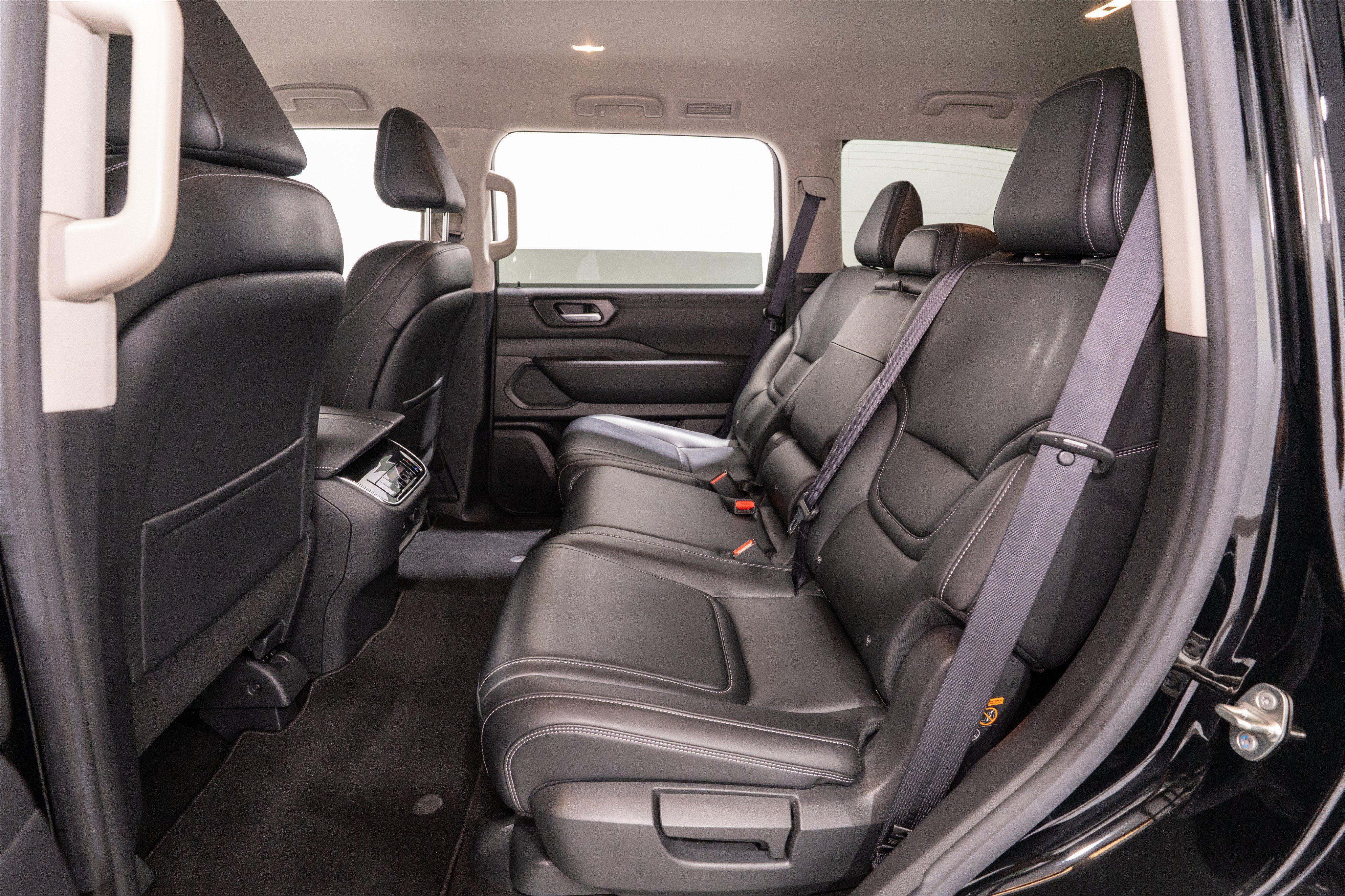 Used 2026 Nissan Armada SV RWD image 30