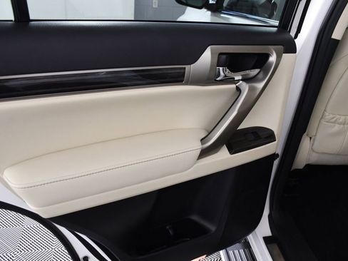 Used 2021 Lexus GX 460 Premium w/ Premium Package image 26