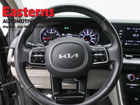 Used 2024 Kia Carnival LX image 10