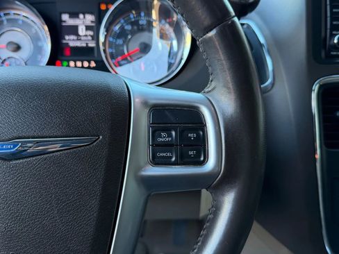 Used 2013 Chrysler Town & Country Touring image 21