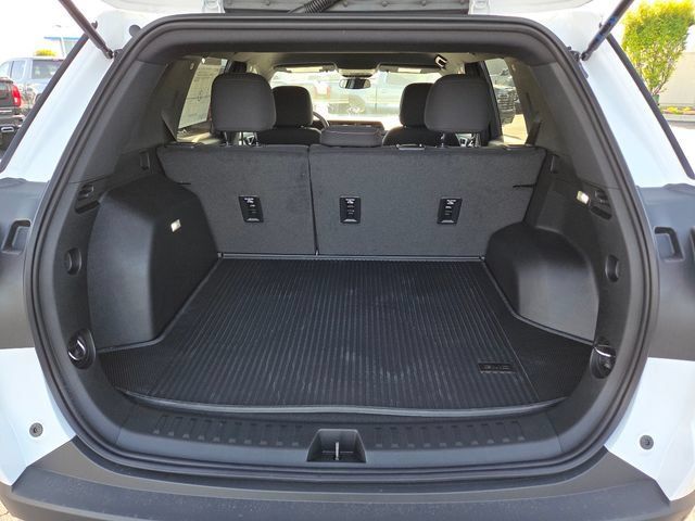 New 2027 GMC Terrain Elevation w/ LPO, Floor Liner Package FWD image 17