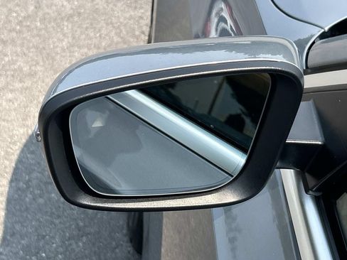 Used 2025 BMW 330i Sedan w/ Premium Package RWD image 19