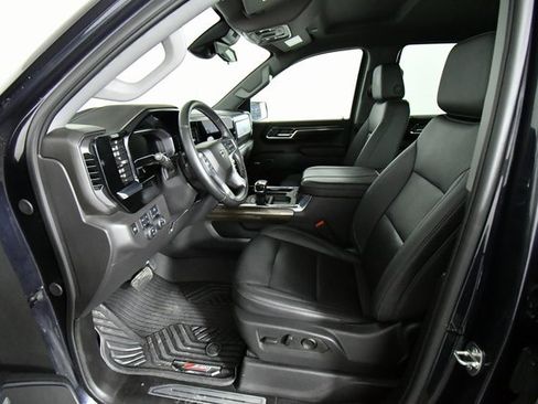 Used 2024 Chevrolet Silverado 1500 LT Trail Boss w/ Convenience Package II image 5