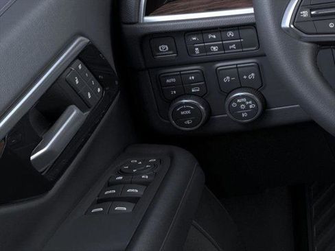 New 2026 Chevrolet Suburban LT image 22