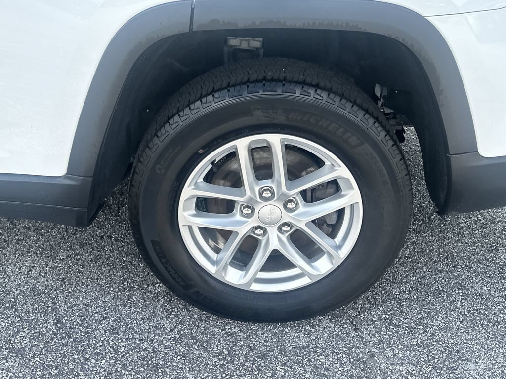Used 2023 Jeep Grand Cherokee L Laredo w/ Luxury Tech Group I AWD/4WD image 19