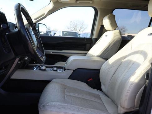 Used 2019 Ford Expedition Platinum image 12