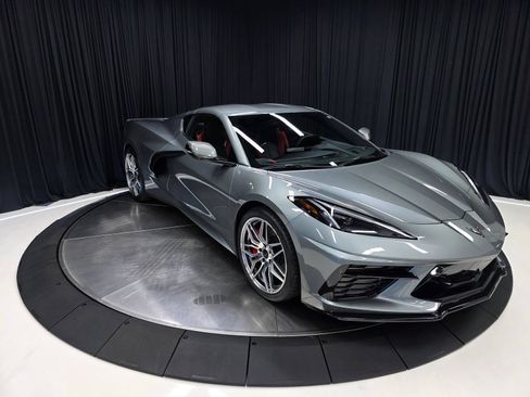 Used 2022 Chevrolet Corvette Stingray Preferred Cpe w/ Z51 Performance Package RWD image 8