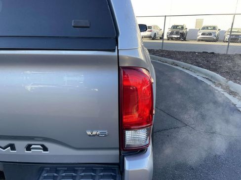 Used 2017 Toyota Tacoma TRD Sport image 17