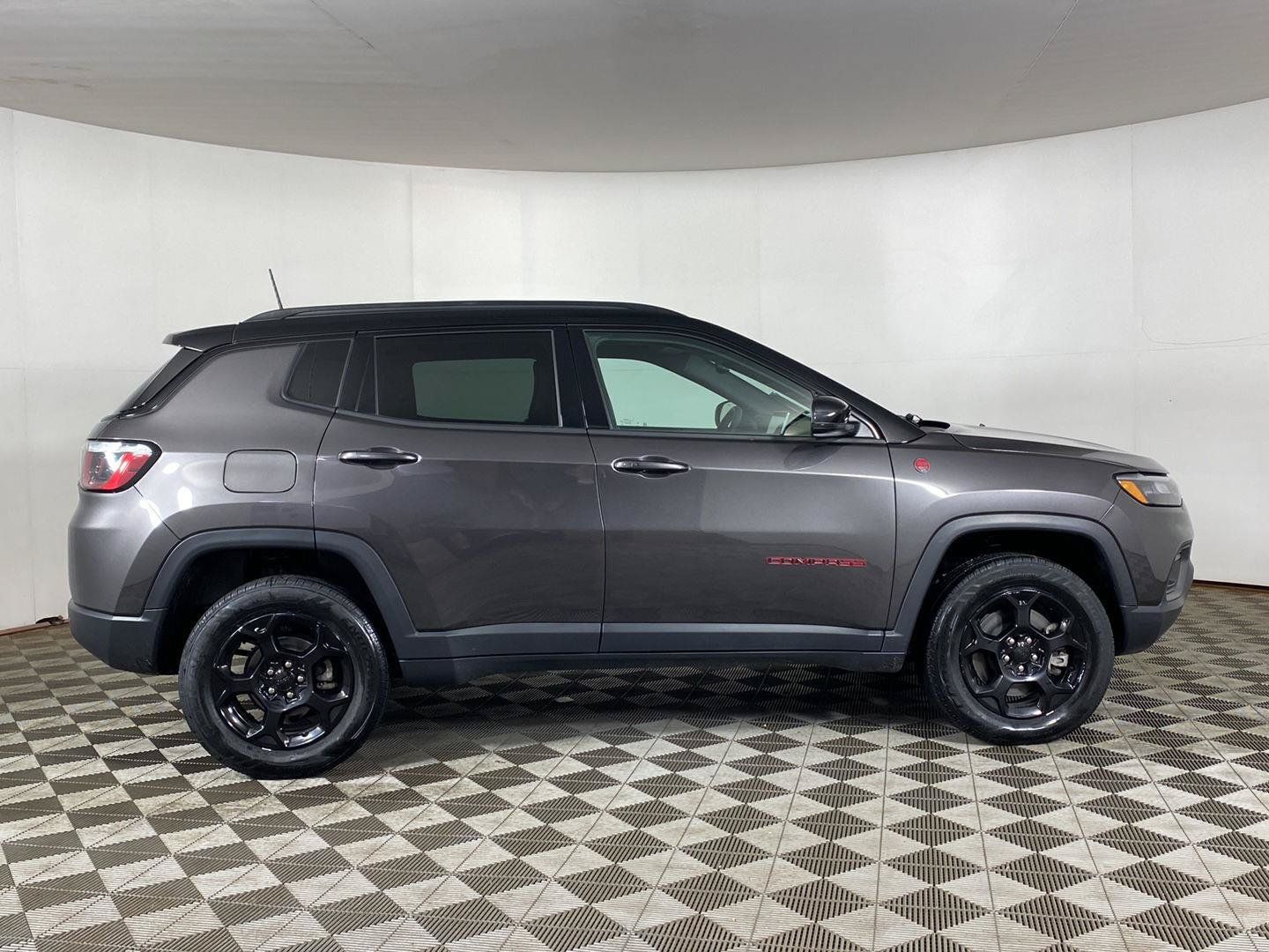 Used 2023 Jeep Compass Trailhawk w/ Trailhawk Convenience Group AWD/4WD image 6