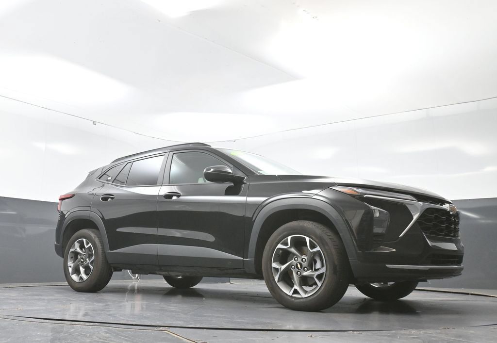 Used 2025 Chevrolet Trax LT FWD image 52