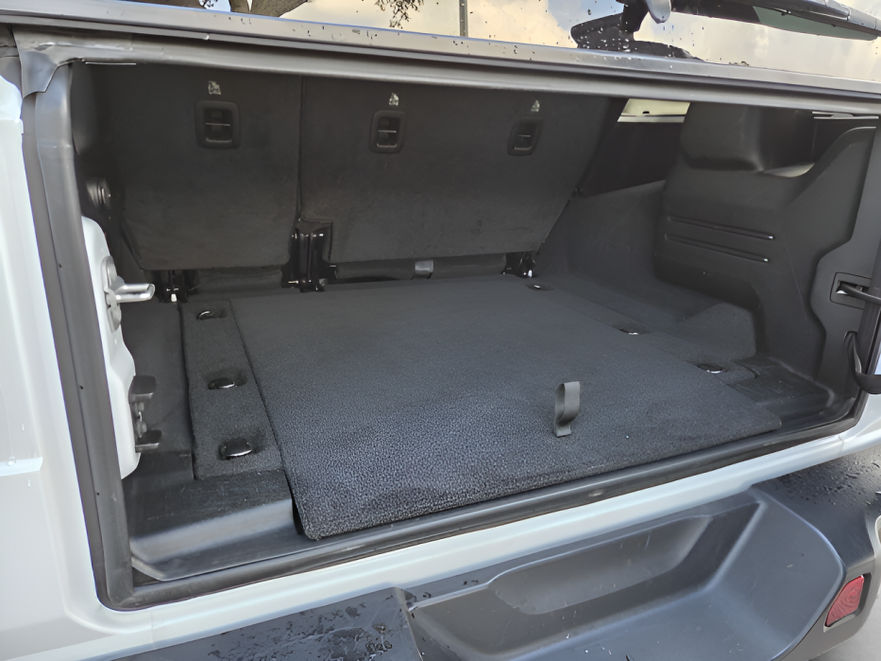 Used 2025 Jeep Wrangler Unlimited Rubicon AWD/4WD image 12