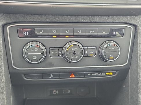 Used 2019 Volkswagen Atlas SE w/ Panoramic Sunroof Package image 25