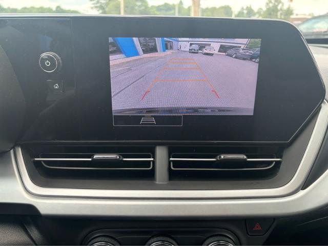 Used 2025 Chevrolet Trax RS w/ Sunroof Package FWD image 21