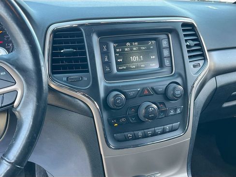 Used 2017 Jeep Grand Cherokee Laredo AWD/4WD image 14