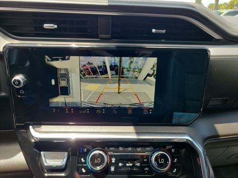 Used 2024 GMC Sierra 1500 Denali w/ Technology Package AWD/4WD image 11