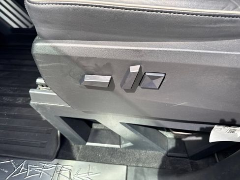 Used 2024 Tesla Cybertruck AWD Crew Cab image 10