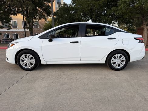 Used 2022 Nissan Versa S FWD image 4