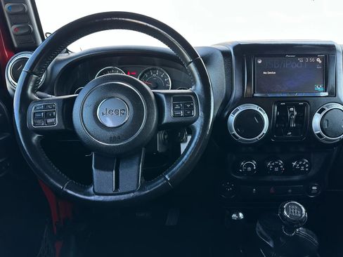 Used 2014 Jeep Wrangler Unlimited Rubicon w/ Connectivity Group image 28