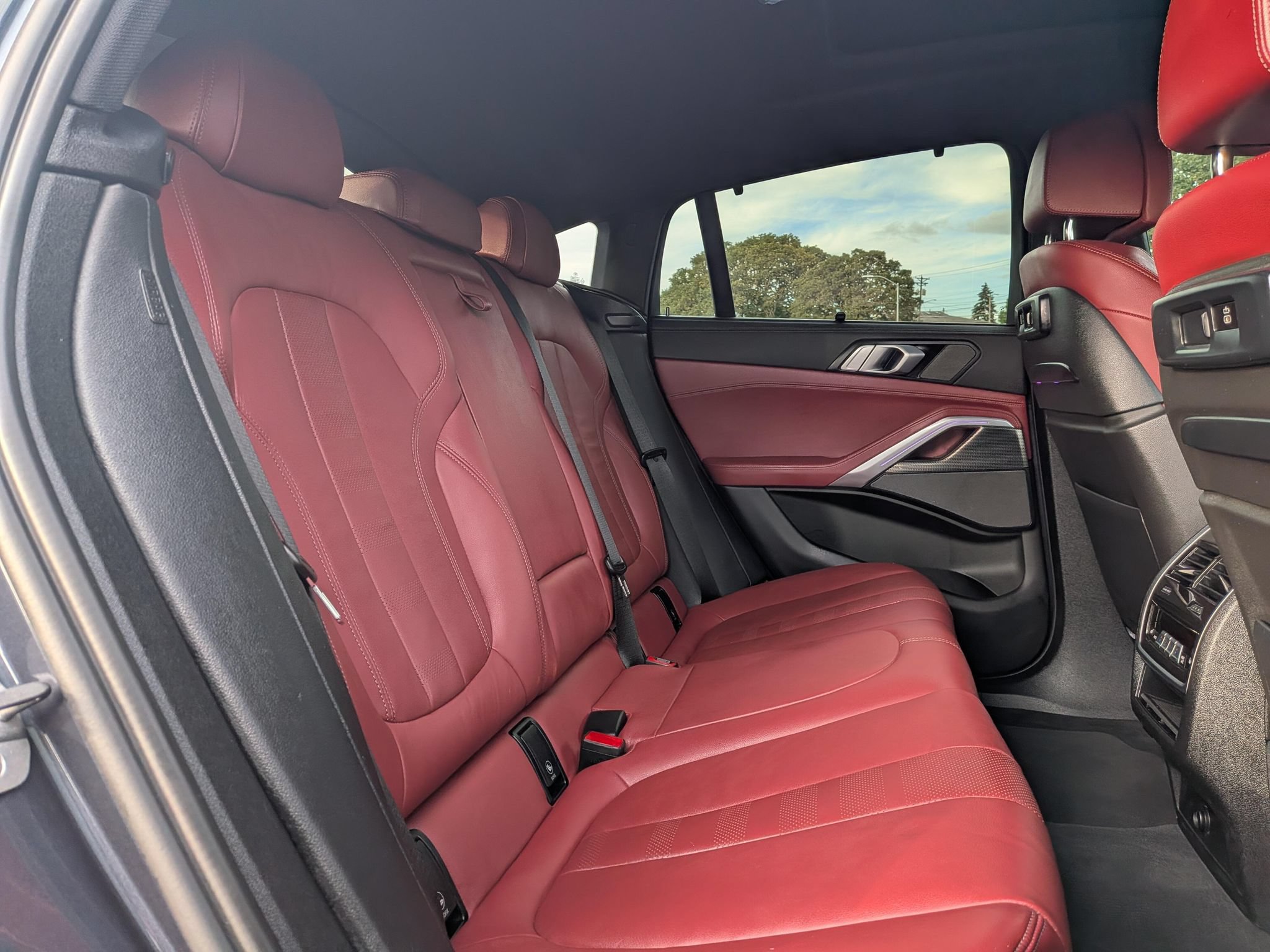 Used 2021 BMW X6 M50i w/ Executive Package AWD/4WD image 8