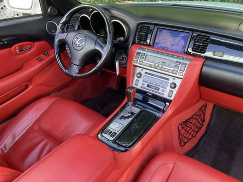 Used 2007 Lexus SC 430 Convertible RWD image 2