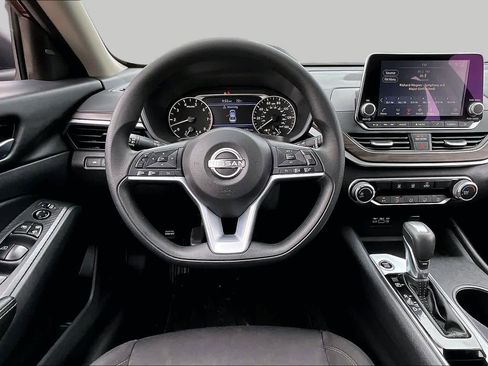 Used 2025 Nissan Altima 2.5 SV FWD image 6