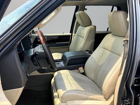 Used 2015 Lincoln Navigator 4WD w/ Equipment Group 101A Reserve image 16