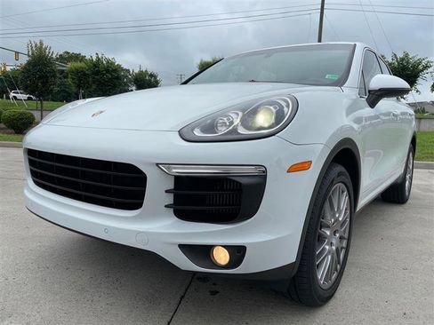 Used 2015 Porsche Cayenne S image 46