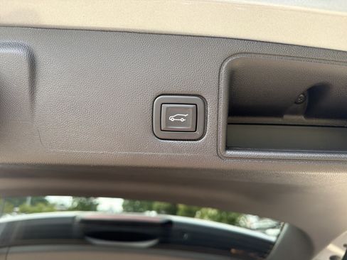 Used 2024 GMC Terrain Denali AWD/4WD image 18