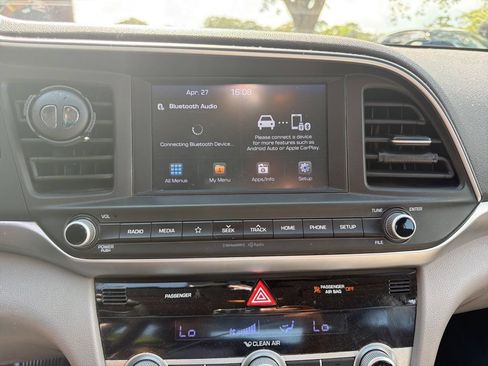 Used 2020 Hyundai Elantra SEL FWD image 12