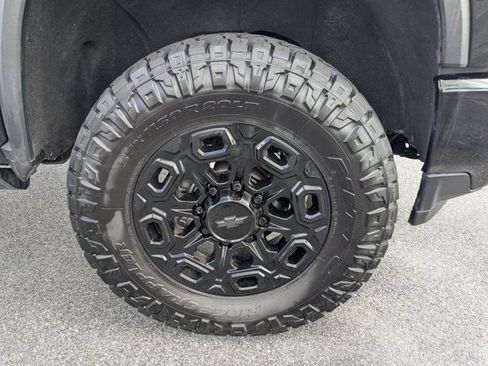 Used 2022 Chevrolet Silverado 2500 High Country w/ Safety Package II AWD/4WD image 11