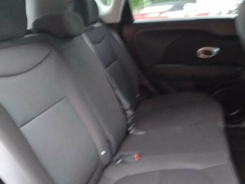Used 2016 Kia Soul FWD image 10