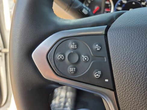Used 2023 Chevrolet Traverse Premier FWD image 29