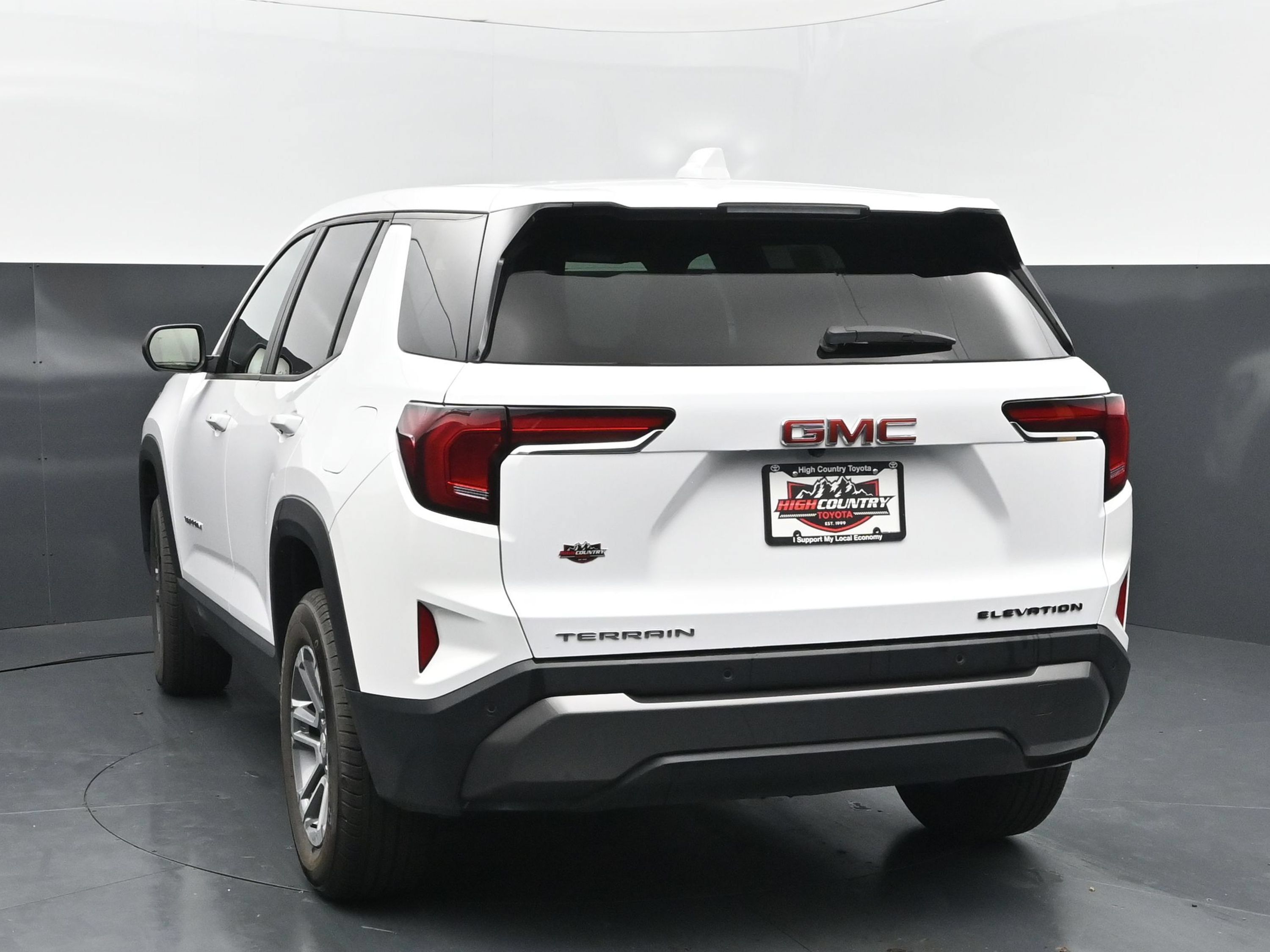 Used 2026 GMC Terrain Elevation FWD image 4